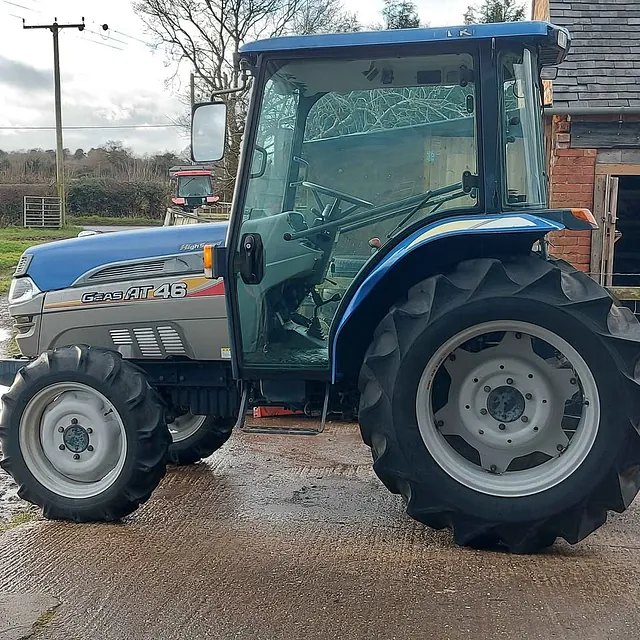 ISEKI AT46 COMPACT TRACTOR SIDEWAYS