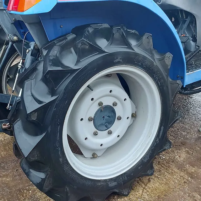 ISEKI AT25 COMPACT TRACTOR WHEEL