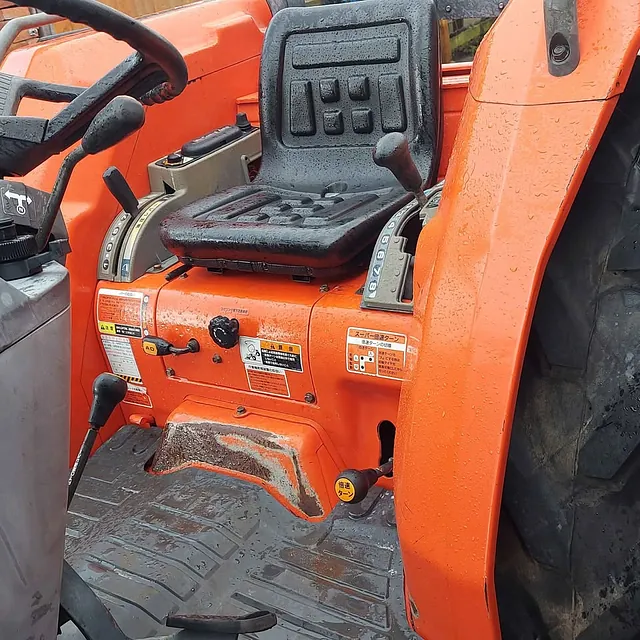 KUBOTA GL337 COMPACT TRACTOR SEAT
