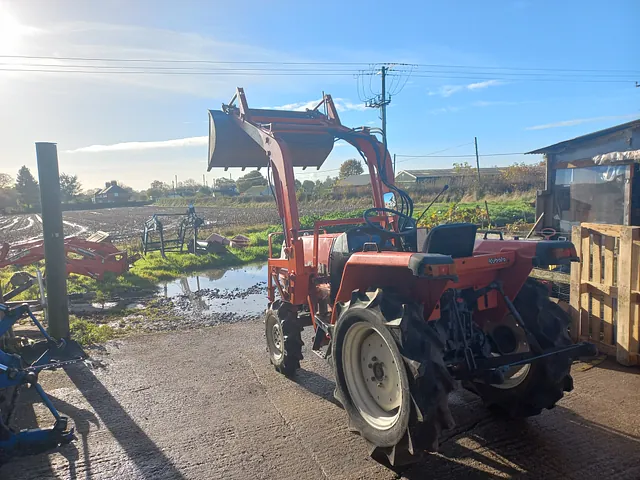 KUBOTA GL21 COMPACT TRACTOR 