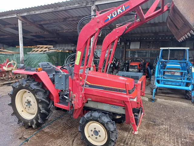 YANMAR F215D COMPACT TRACTOR 