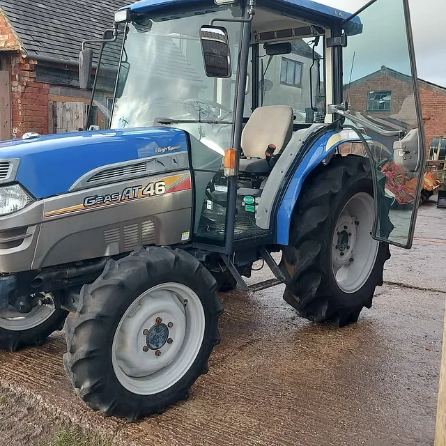 ISEKI AT46 COMPACT TRACTOR SIDEWAYS