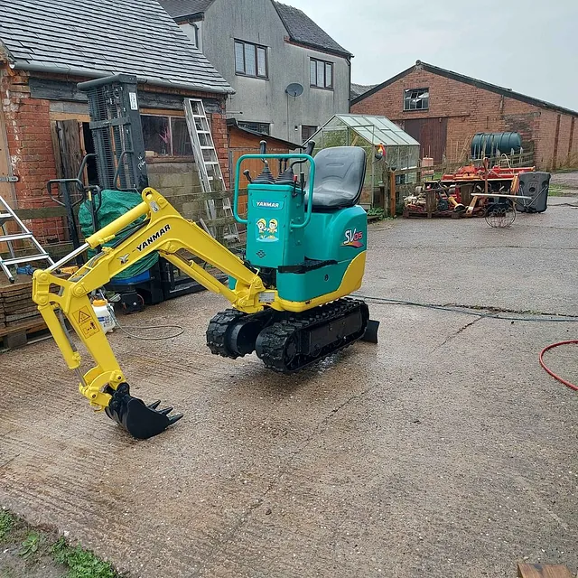 YANMAR SV05-B MINI EXCAVATOR