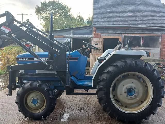 FORD 1920 COMPACT TRACTOR