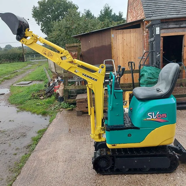 YANMAR SV05-B MINI EXCAVATOR