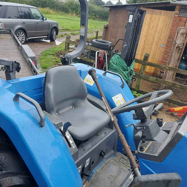 ISEKI TG33F COMPACT TRACTOR
