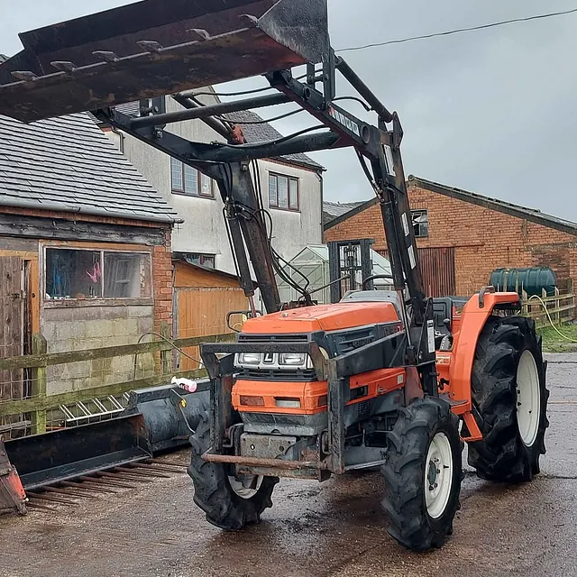 KUBOTA GL337 COMPACT TRACTOR