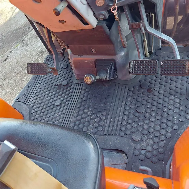 KUBOTA GL32 COMPACT TRACTOR