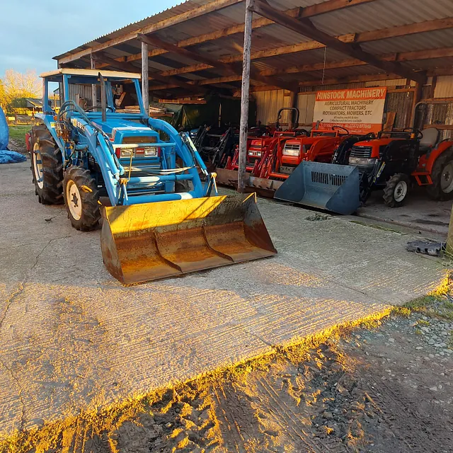 ISEKI TA325F COMPACT TRACTOR