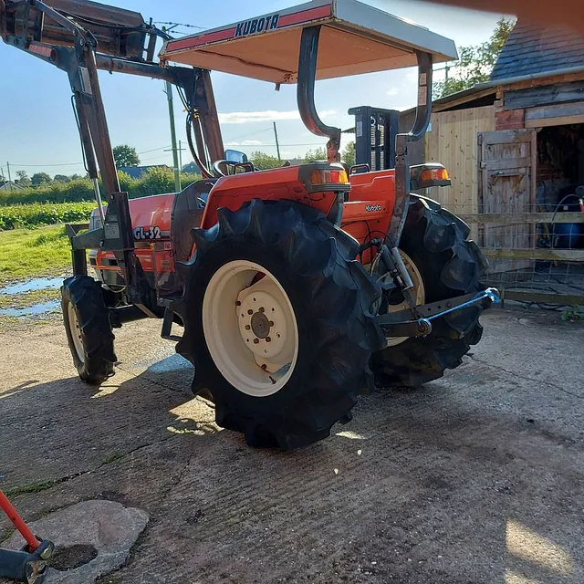 KUBOTA GL32 COMPACT TRACTOR