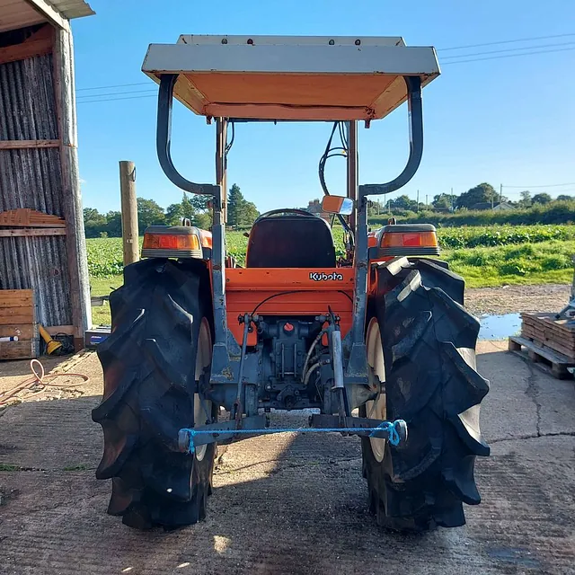 KUBOTA GL32 COMPACT TRACTOR