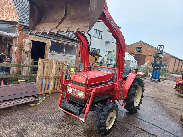 YANMAR F215D COMPACT TRACTOR 