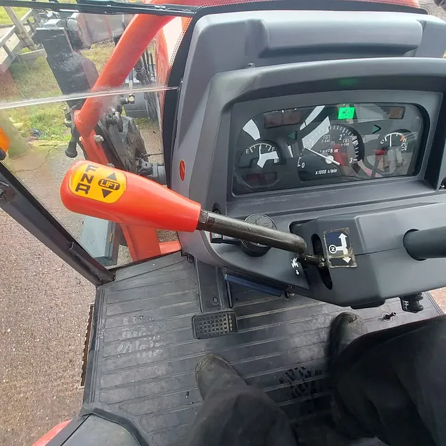 KUBOTA GM56 TRACTOR LEAVER
