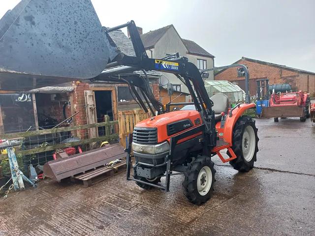 KUBOTA KL25 COMPACT TRACTOR