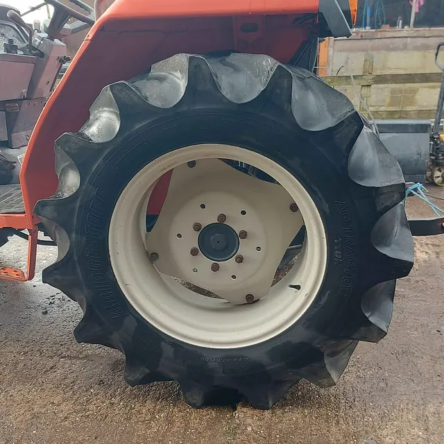 KUBOTA GL337 COMPACT TRACTOR WHEEL
