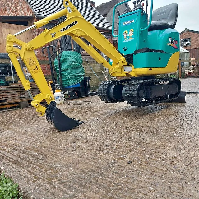 YANMAR SV05-B MINI EXCAVATOR