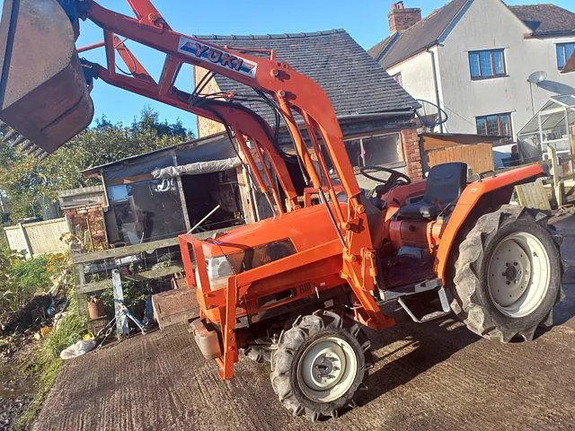 KUBOTA GL21 COMPACT TRACTOR 