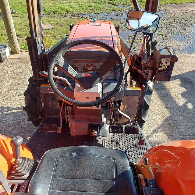KUBOTA GL32 COMPACT TRACTOR
